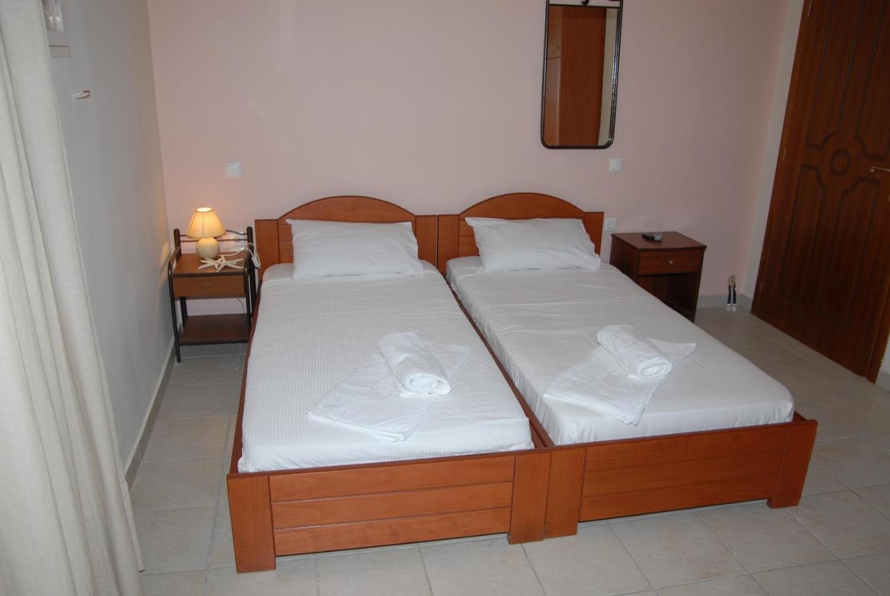 Tsertos Apartments Kamena Vourla Phòng bức ảnh