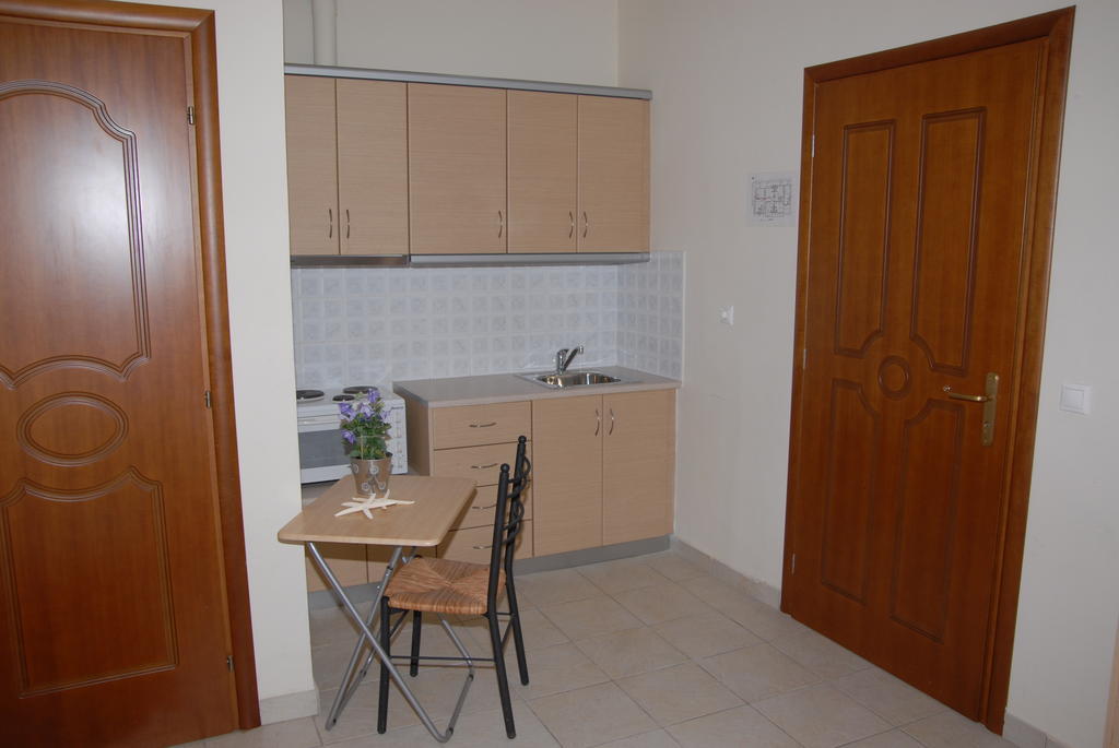 Tsertos Apartments Kamena Vourla Phòng bức ảnh