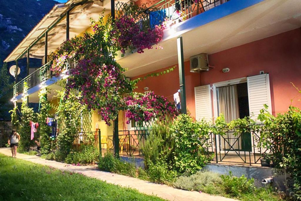 Tsertos Apartments Kamena Vourla Ngoại thất bức ảnh